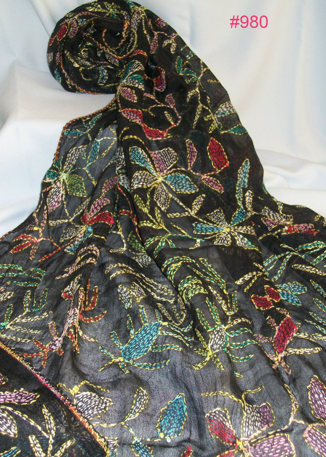 DUPATTA BAZAAR Chunni In Chiffon Ricamato Per Donna – Stola Morbida Con Ricamo Aari Floreale E Bordo In Pizzo, Dimensioni 248x106 Cm, Bianco